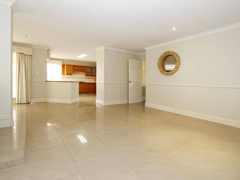 4 Bainbridge Mews, Currambine WA 6028