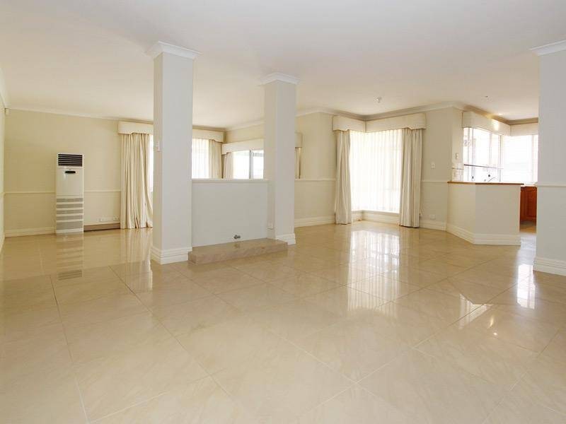 4 Bainbridge Mews, Currambine WA 6028