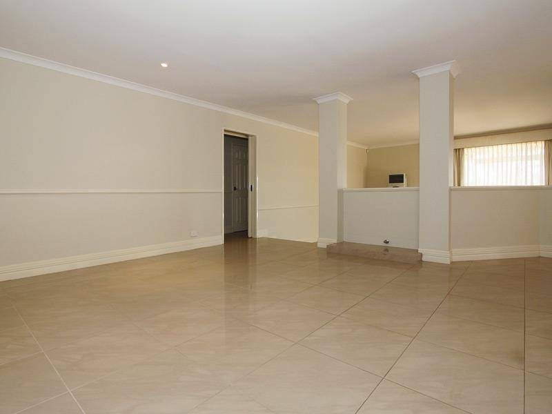 4 Bainbridge Mews, Currambine WA 6028