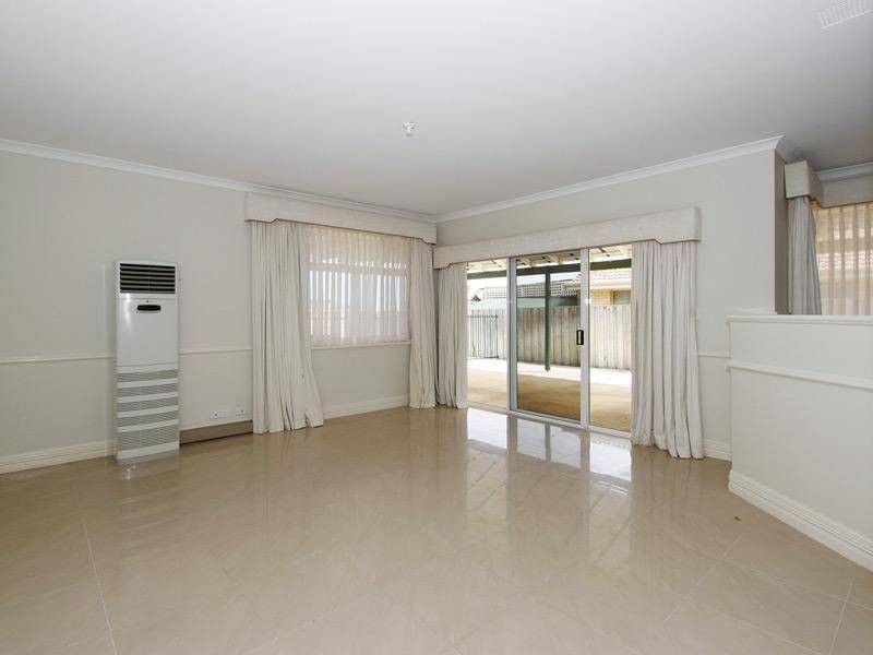 4 Bainbridge Mews, Currambine WA 6028