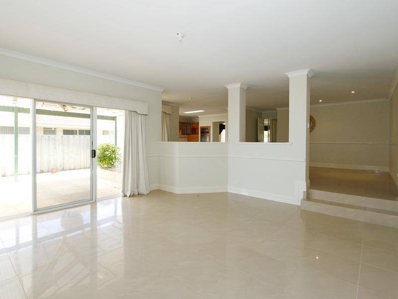 4 Bainbridge Mews, Currambine WA 6028