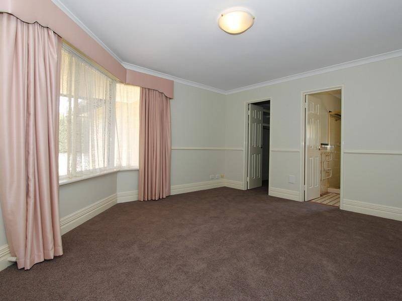 4 Bainbridge Mews, Currambine WA 6028