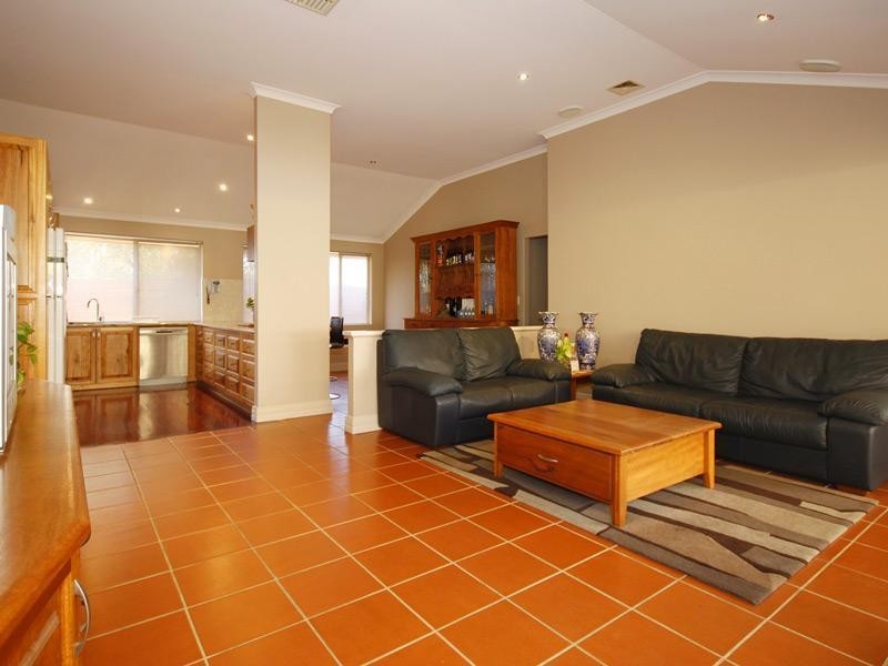 6 Broughton Heights, Kinross WA 6028