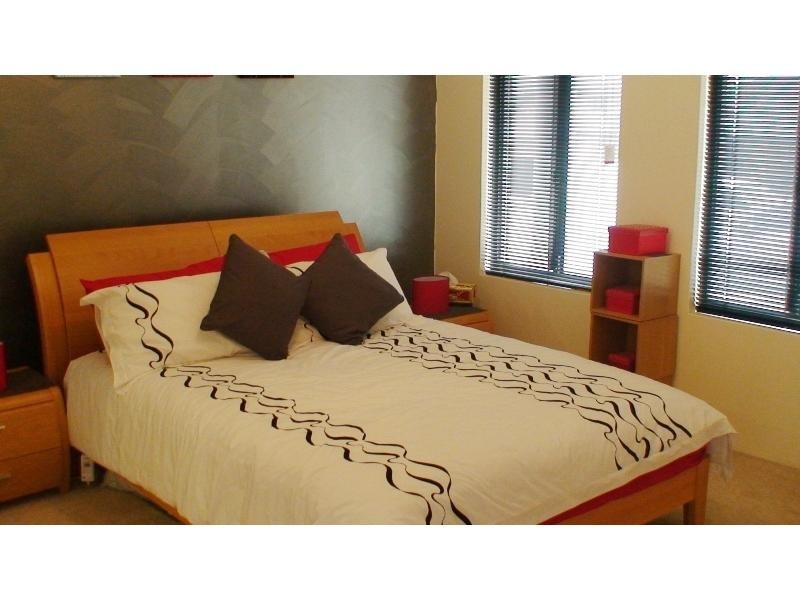 21 Bardeen Pass, Carramar WA 6031