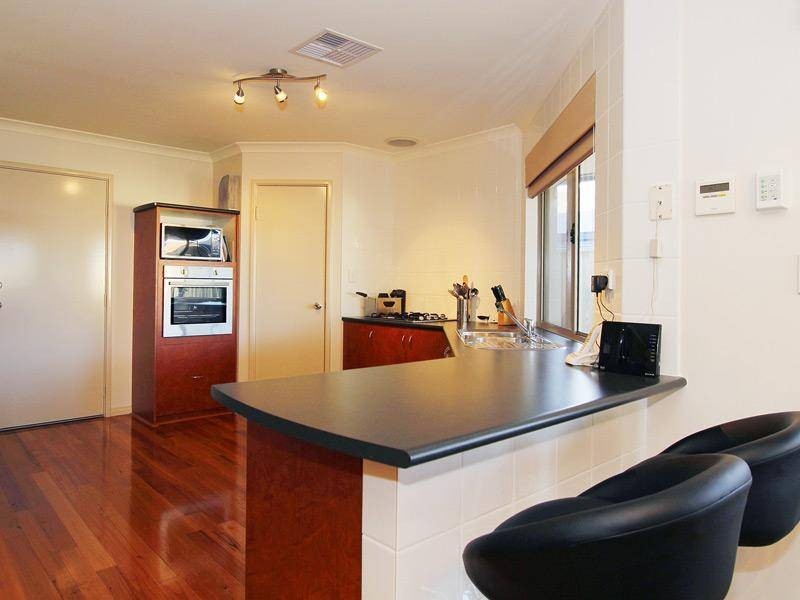 16 Bingarra Crescent, Tapping WA 6065