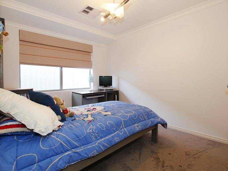 16 Bingarra Crescent, Tapping WA 6065