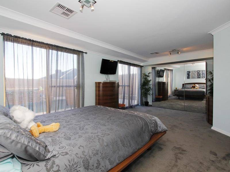 16 Bingarra Crescent, Tapping WA 6065