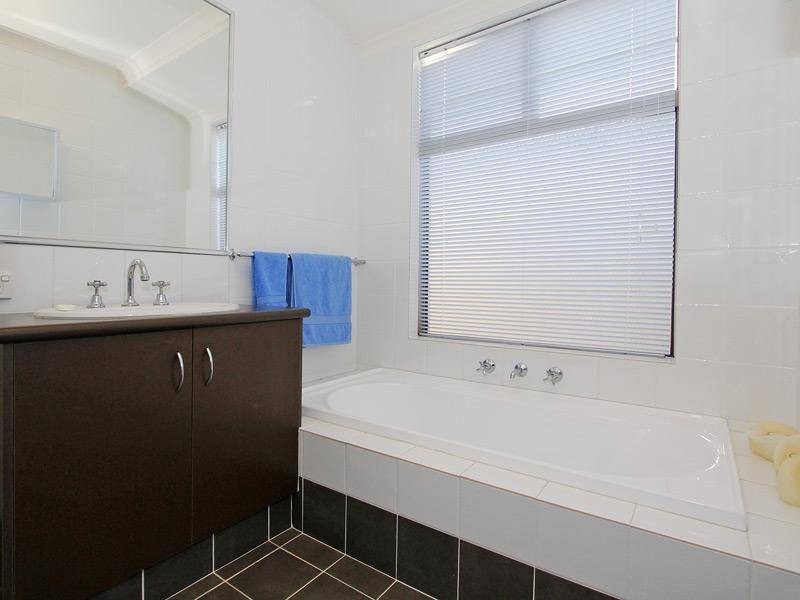 16 Bingarra Crescent, Tapping WA 6065