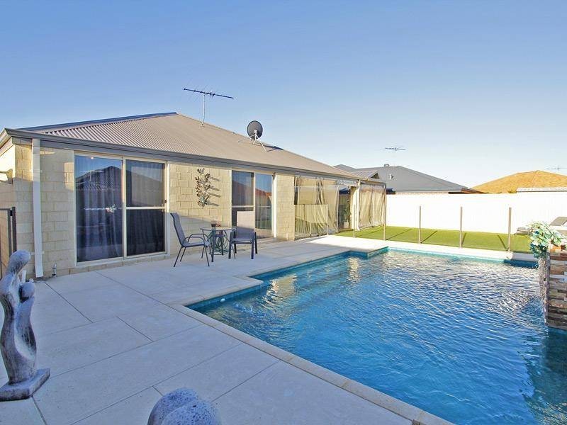 16 Bingarra Crescent, Tapping WA 6065