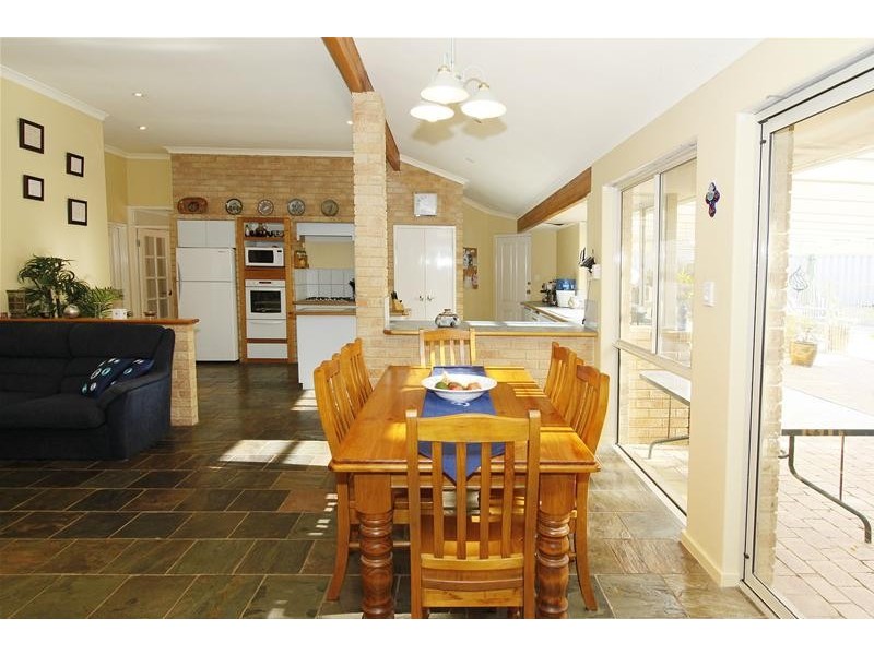 12 Lamond Close, Kinross WA 6028