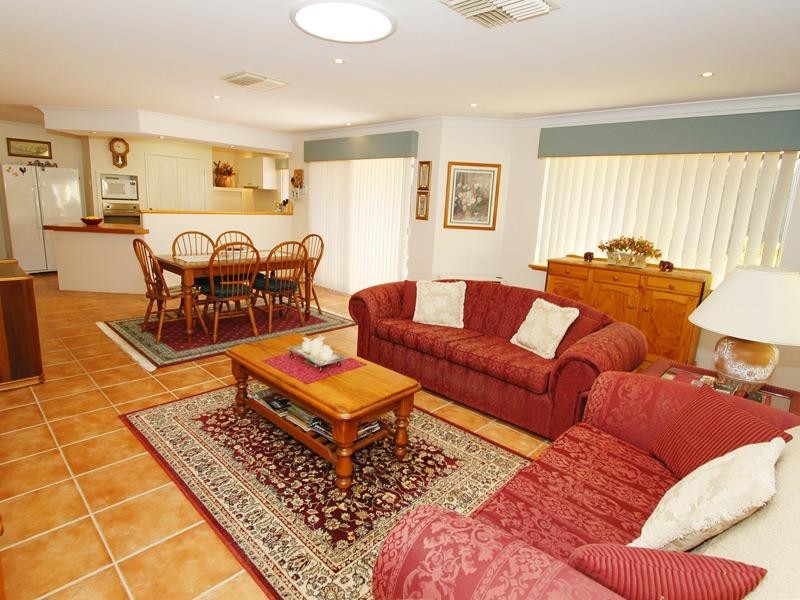 12 Marriot Turn, Currambine WA 6028