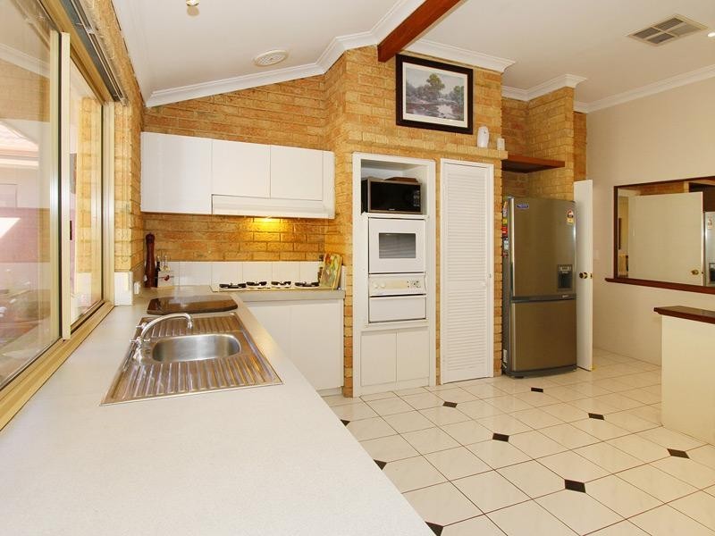 1 Rosneath Terrace, Kinross WA 6028