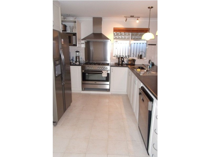 16 Tahlee Retreat, Carramar WA 6031