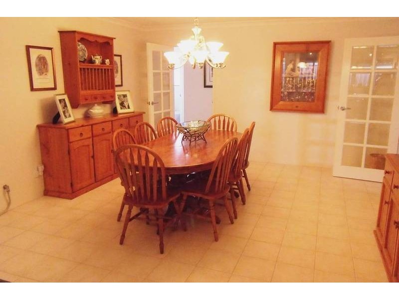 16 Tahlee Retreat, Carramar WA 6031