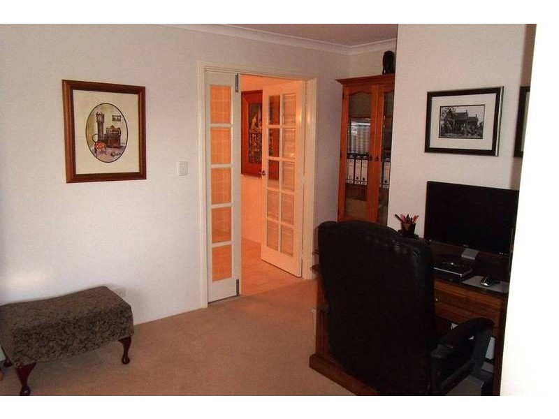 16 Tahlee Retreat, Carramar WA 6031