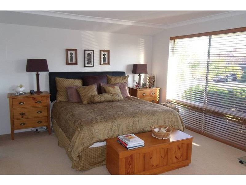 16 Tahlee Retreat, Carramar WA 6031