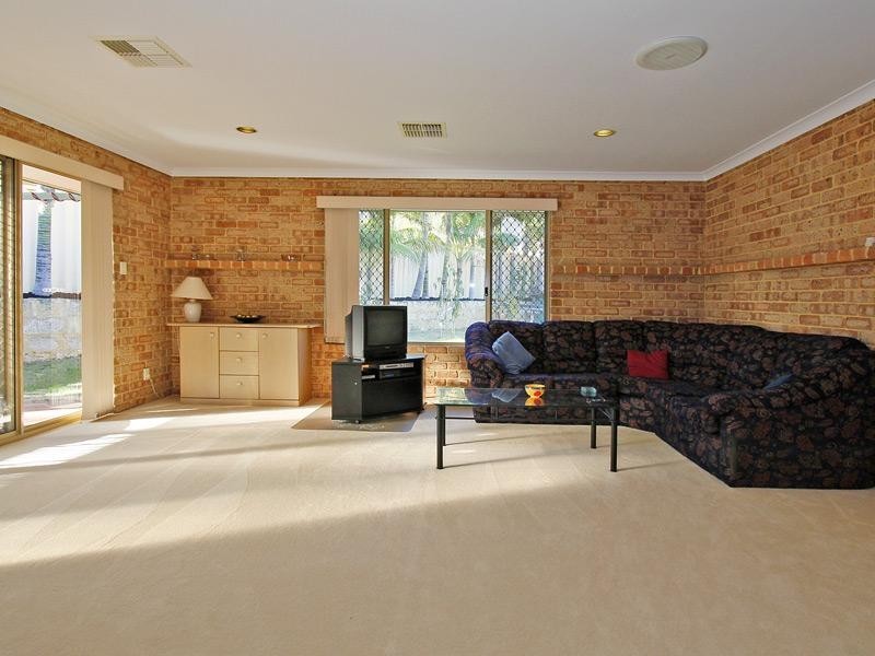 8 Iseo Place, Joondalup WA 6027