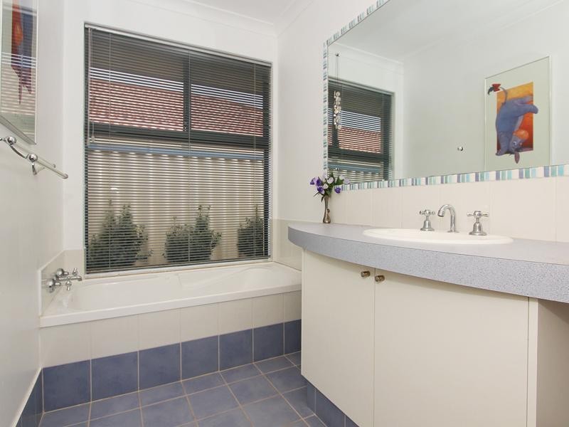 47 Palmerston Crescent, Tapping WA 6065