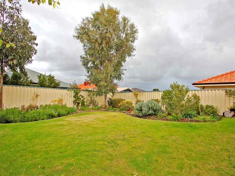 47 Palmerston Crescent, Tapping WA 6065