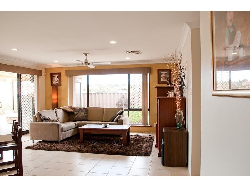 11 Irene Place, Beldon WA 6027