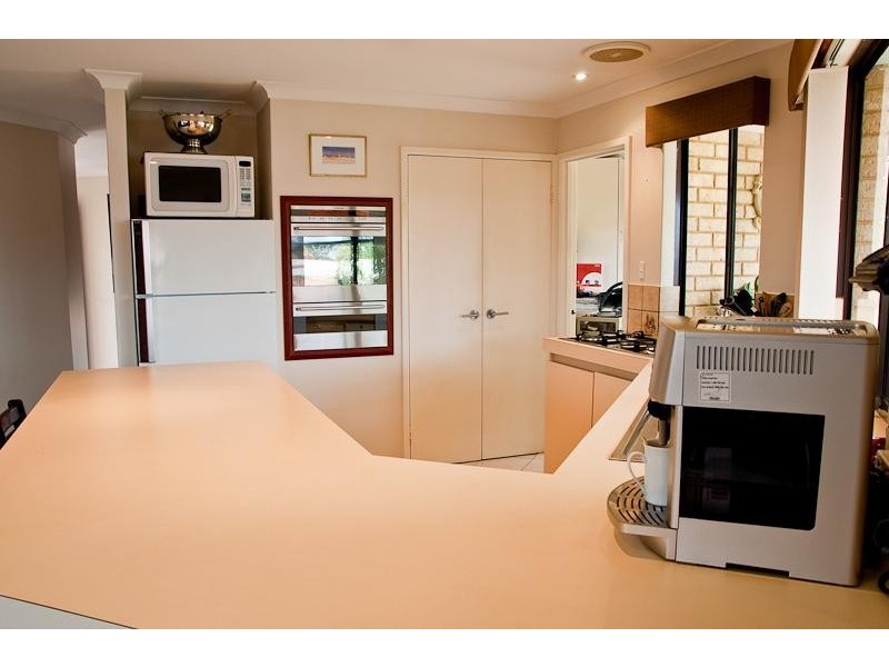 11 Irene Place, Beldon WA 6027