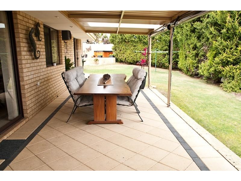 11 Irene Place, Beldon WA 6027