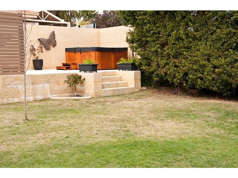 11 Irene Place, Beldon WA 6027