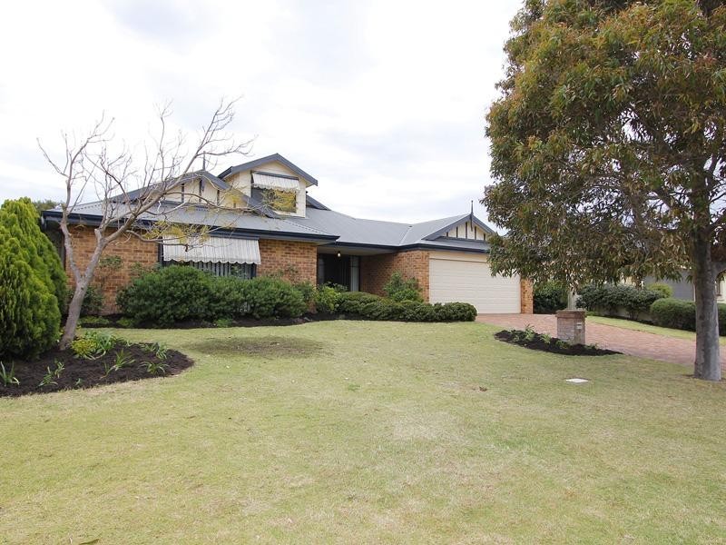 30 Roxburgh Circle, Kinross WA 6028