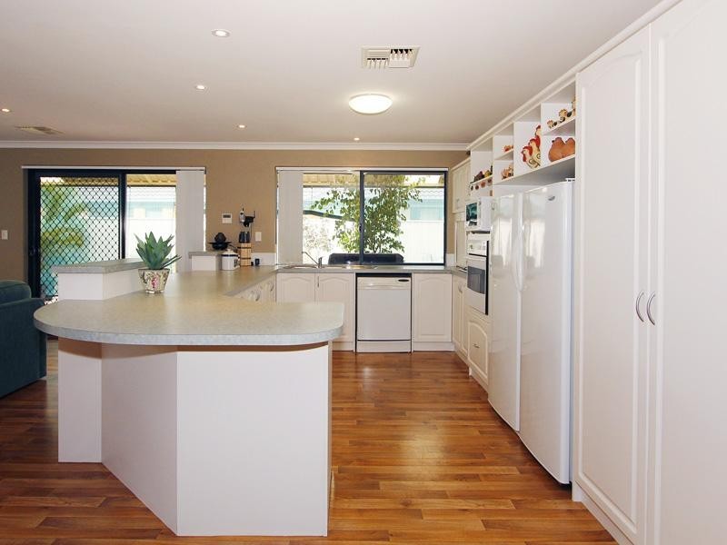 30 Roxburgh Circle, Kinross WA 6028