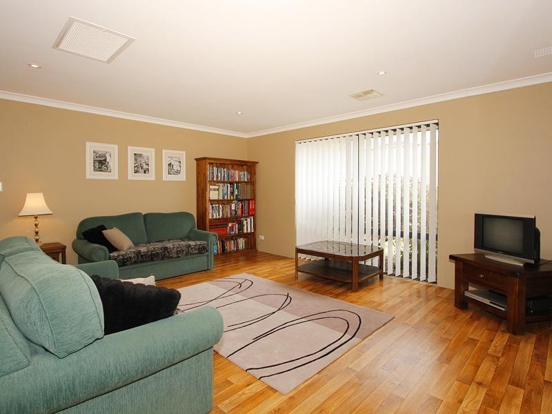 30 Roxburgh Circle, Kinross WA 6028