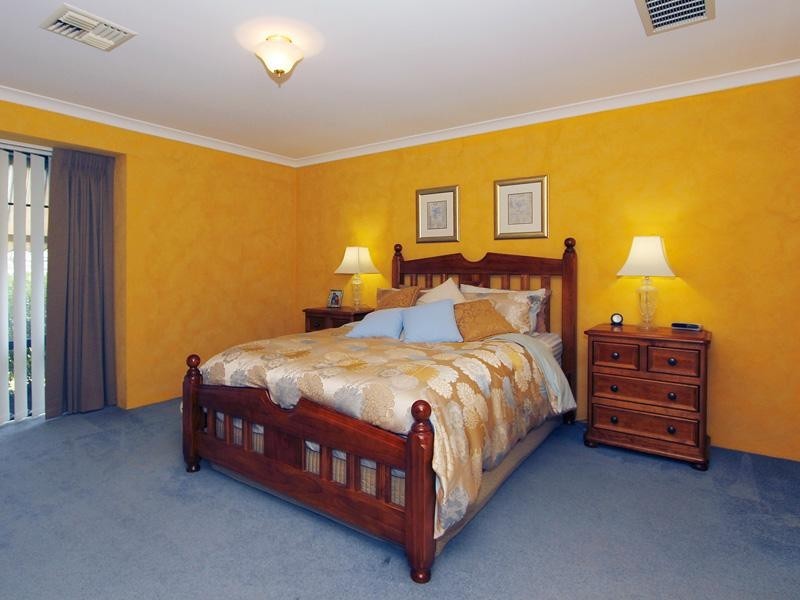 30 Roxburgh Circle, Kinross WA 6028