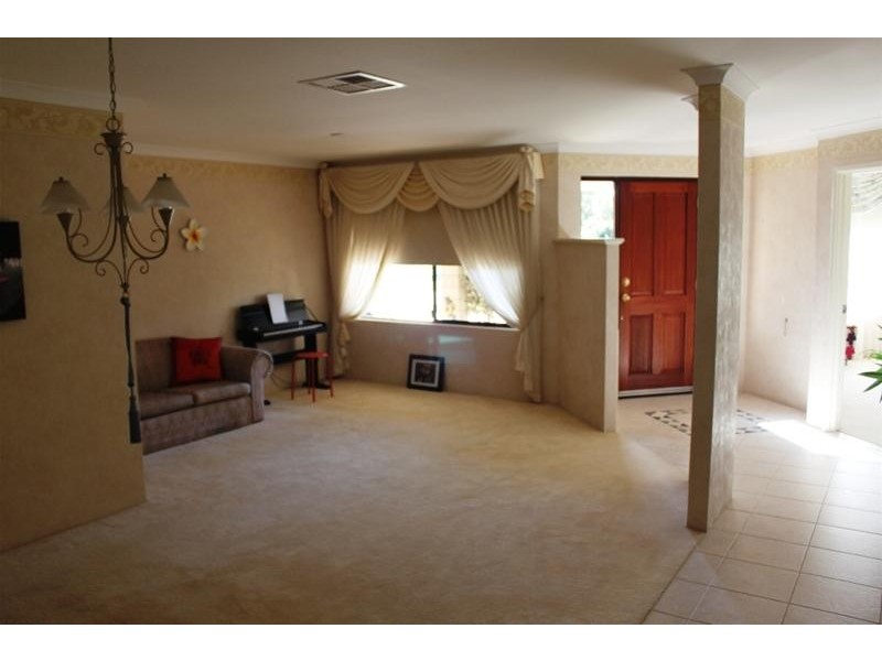 55 Palmerston Crescent, Tapping WA 6065