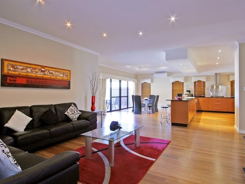 1 Shiralee Bend, Carramar WA 6031