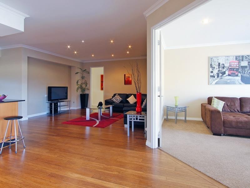 1 Shiralee Bend, Carramar WA 6031