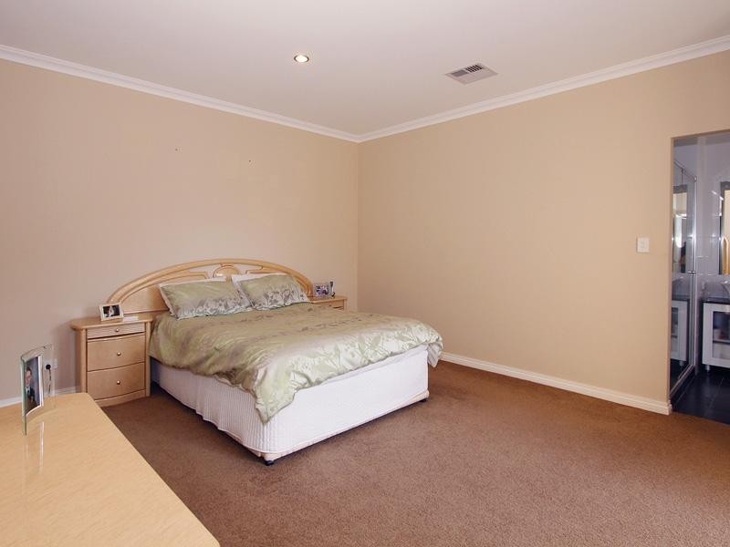 1 Shiralee Bend, Carramar WA 6031