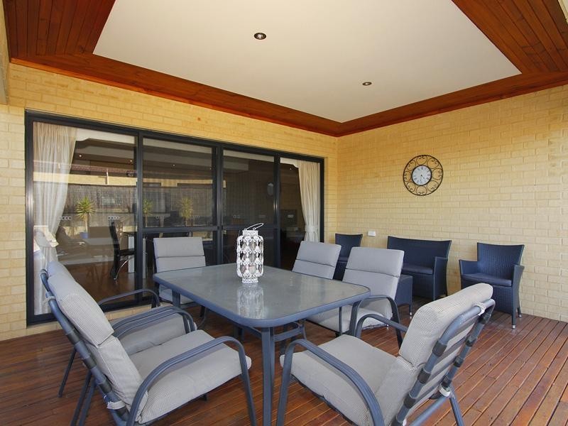 1 Shiralee Bend, Carramar WA 6031