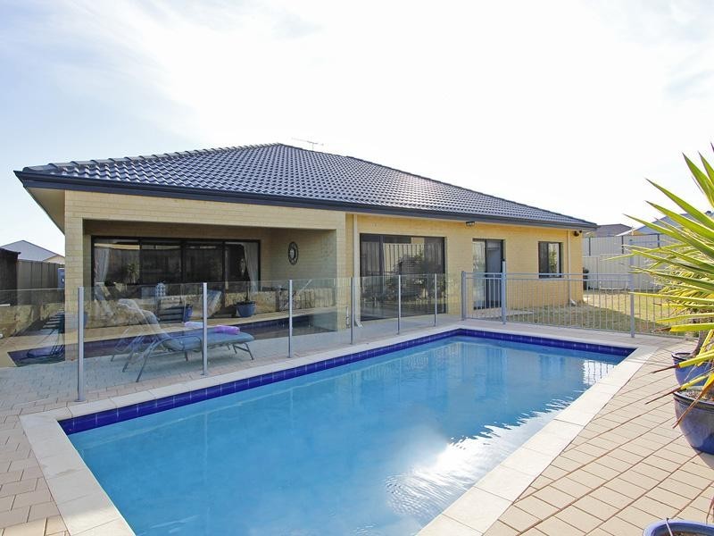 1 Shiralee Bend, Carramar WA 6031