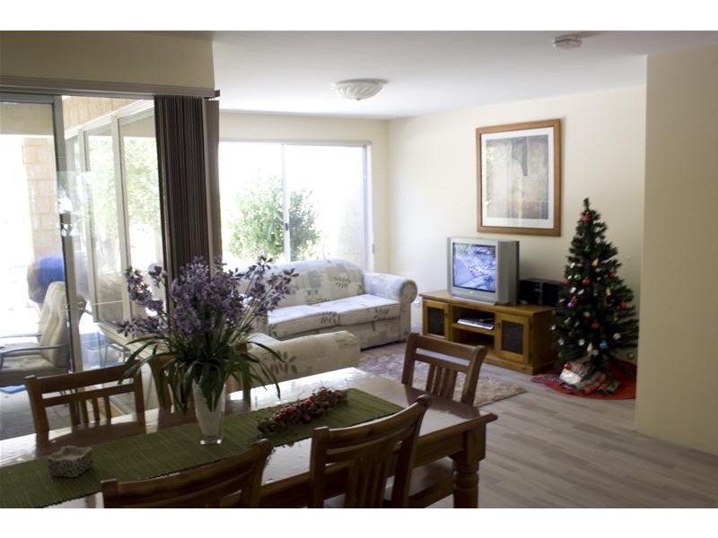 6/5 Spyglass Grove, Connolly WA 6027