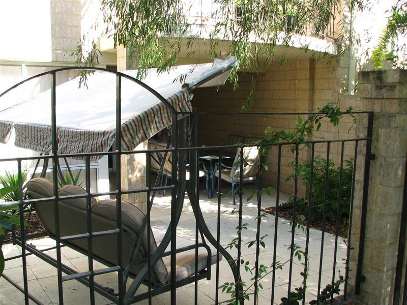 6/5 Spyglass Grove, Connolly WA 6027