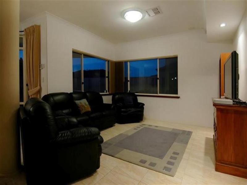 1 Kyby Place, Carramar WA 6031