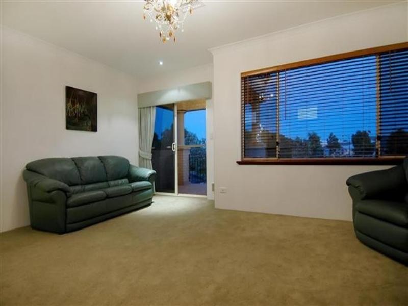 1 Kyby Place, Carramar WA 6031