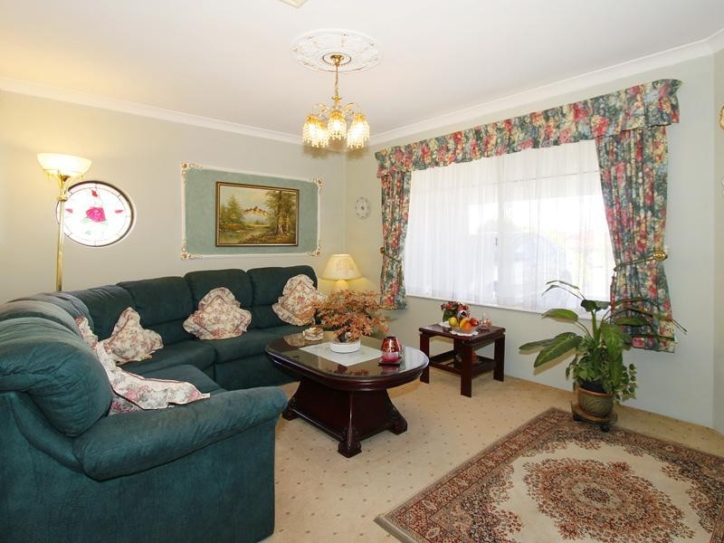 27 Gardiner Heights, Kinross WA 6028