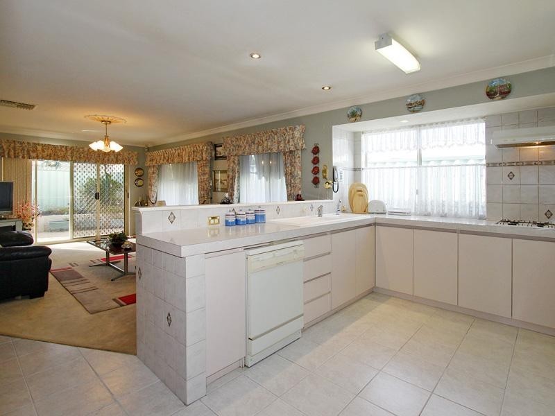 27 Gardiner Heights, Kinross WA 6028