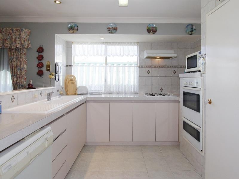 27 Gardiner Heights, Kinross WA 6028