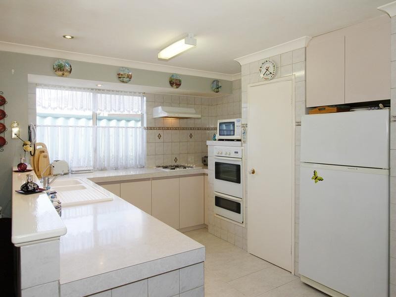 27 Gardiner Heights, Kinross WA 6028