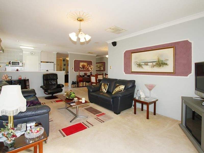 27 Gardiner Heights, Kinross WA 6028