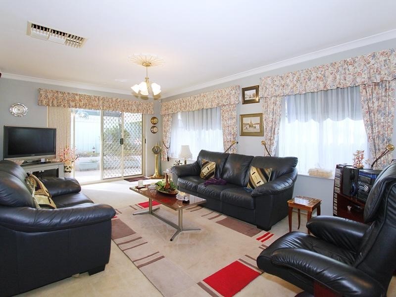 27 Gardiner Heights, Kinross WA 6028