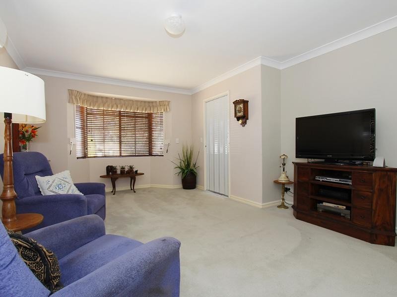 42 Osprey Circle, Ballajura WA 6066