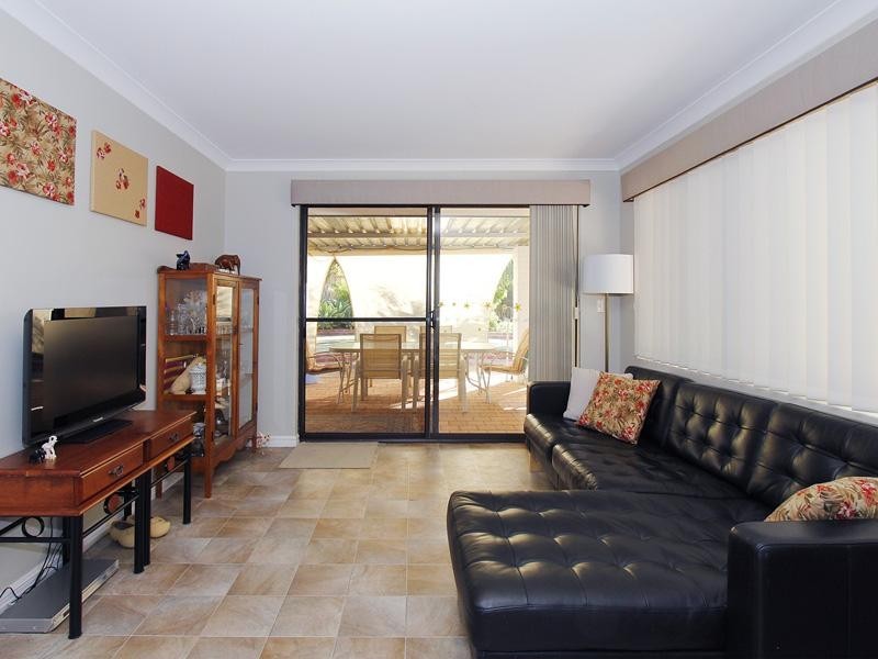 42 Osprey Circle, Ballajura WA 6066