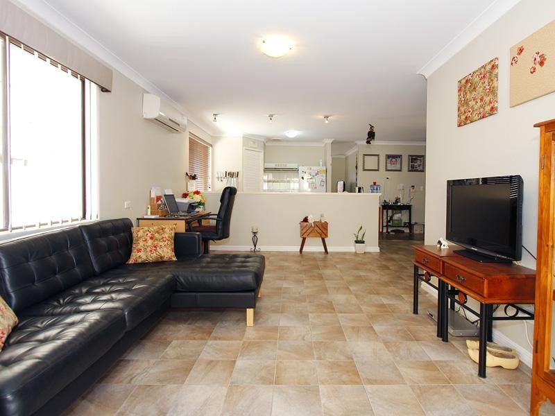 42 Osprey Circle, Ballajura WA 6066